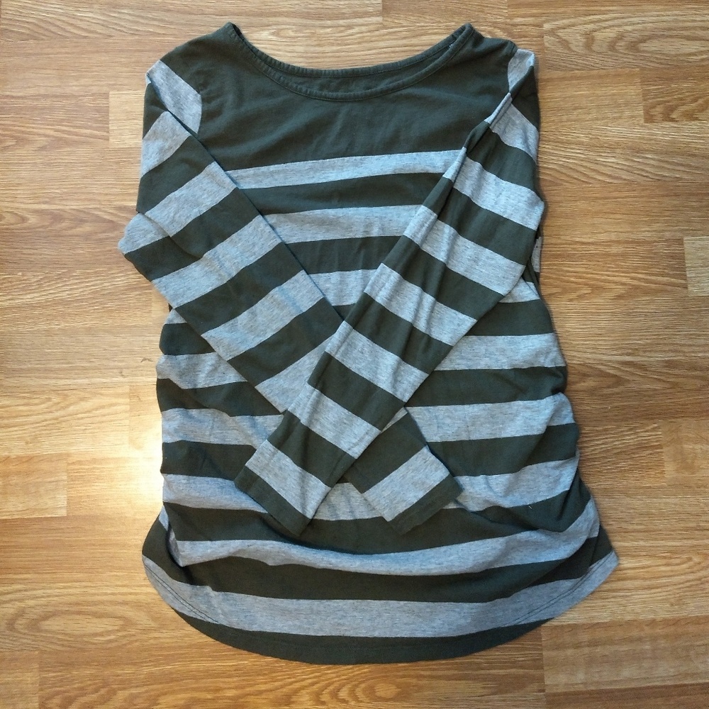 Liz Lange maternity top